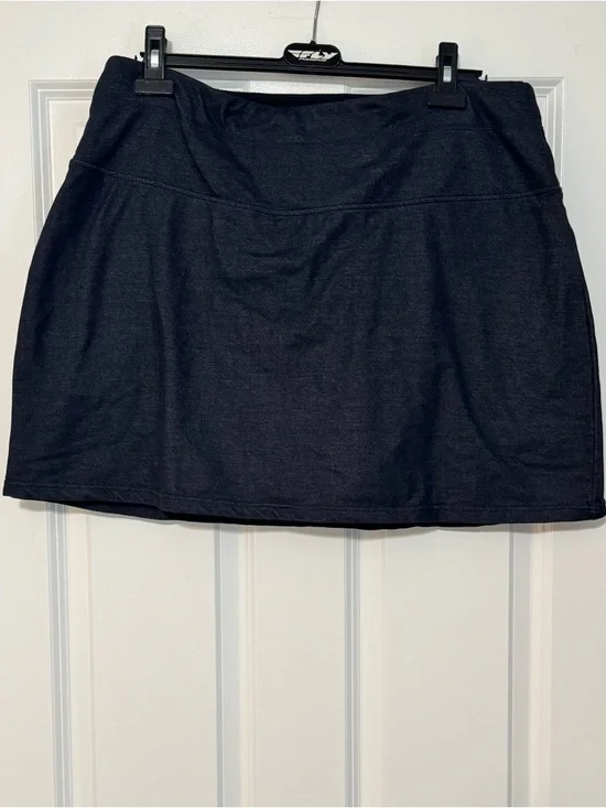 Women’s TeezHer Pull-on Tummy Control Slimming Stretch Denim Skort Size XL - Picture 2 of 6